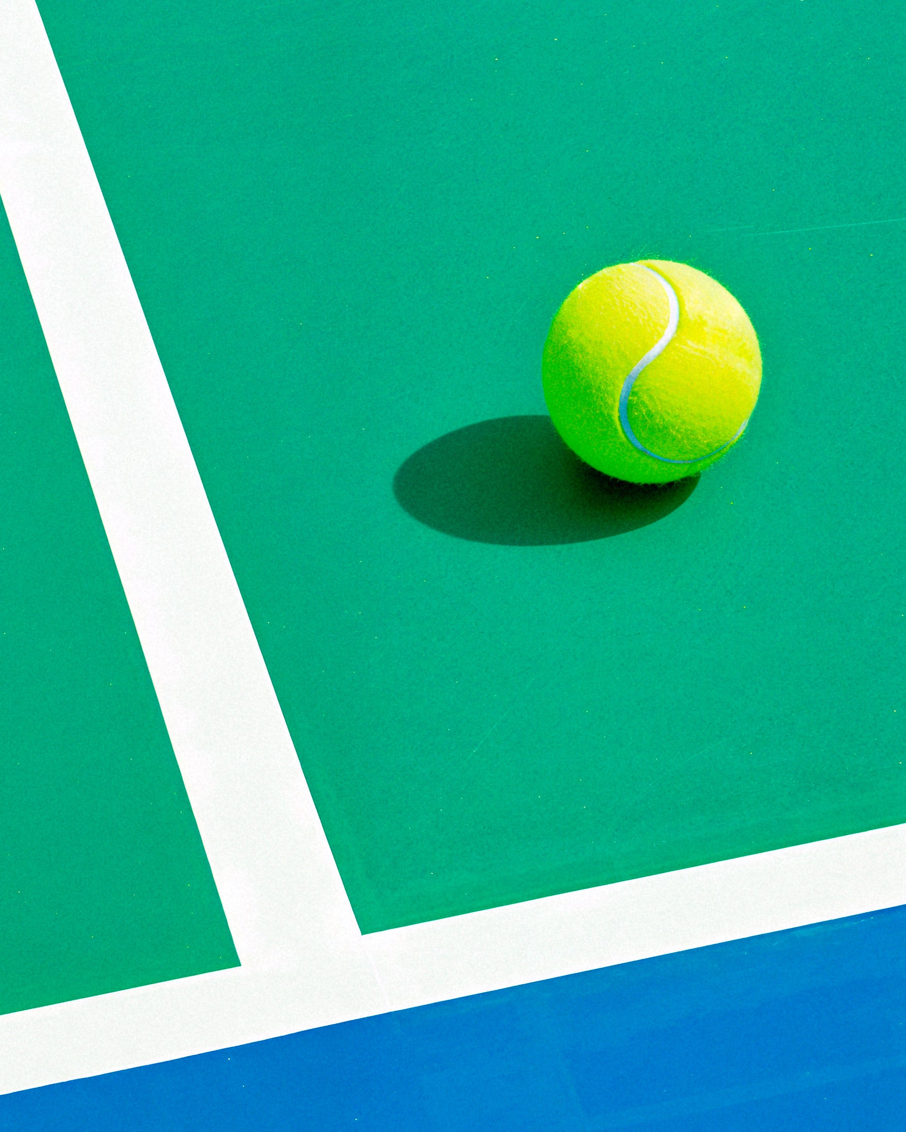 Tennis poster, ball and court